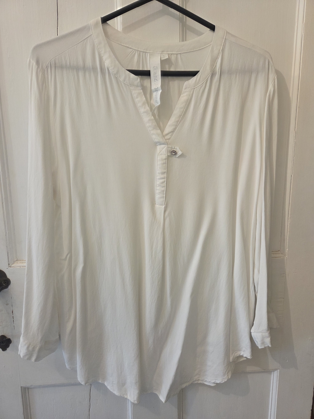 Women's Cream Split-Neck Long-Sleeve Top